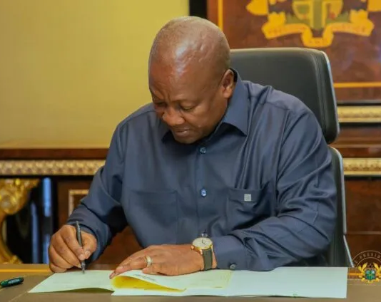 Mahama grants presidential pardon to 863 convicted persons